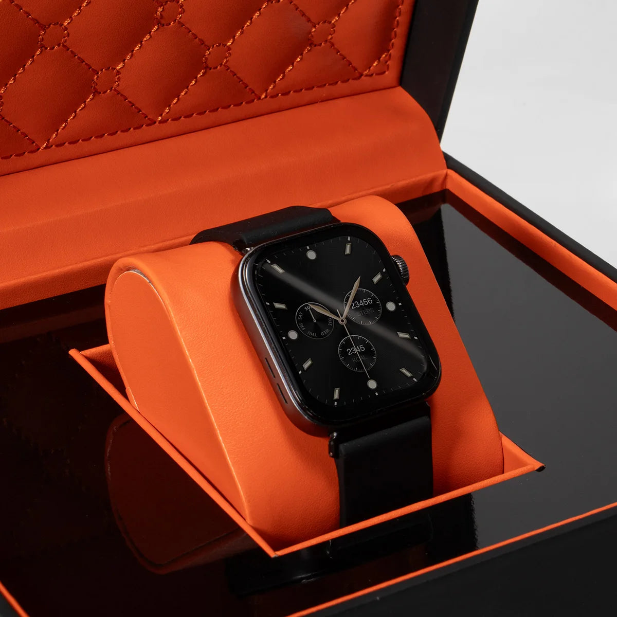Intérieur de la boite à montre Le Capiton avec coussin amovible et intérieur orange