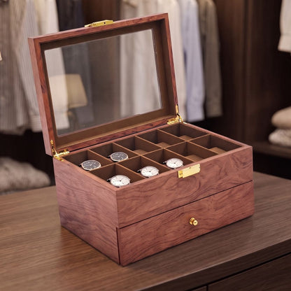 La Commode posée dans un dressing en bois sombre