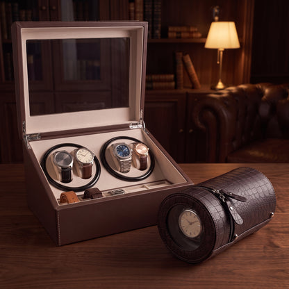 Coffret remontoir 4 montres et remontoir de voyage Le Nomade posés côte à côte