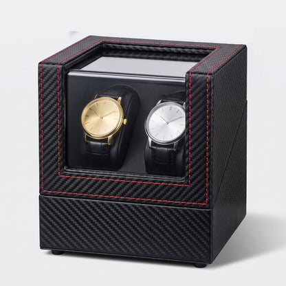 Remontoir 2 montres L'Écrin Duo en carbone, couvercle fermé et hublot vitré