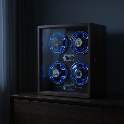 Remontoir 4 montres dans une chambre la nuit, rotors éclairés en bleu à travers la vitre